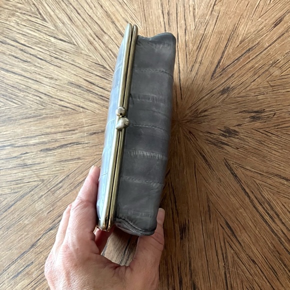 Vintage Eel Skin Gray Leather Clutch Purse with Kiss Lock & Mirror / Wallet - Picture 2 of 10